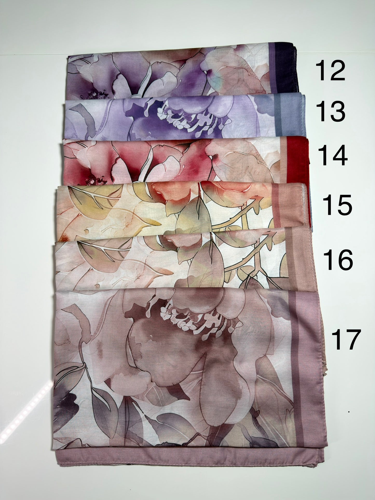 Weicher Schal mit Blumenmuster