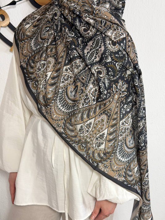 Weicher Schal mit ethnischem Muster