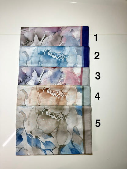 Weicher Schal mit Blumenmuster